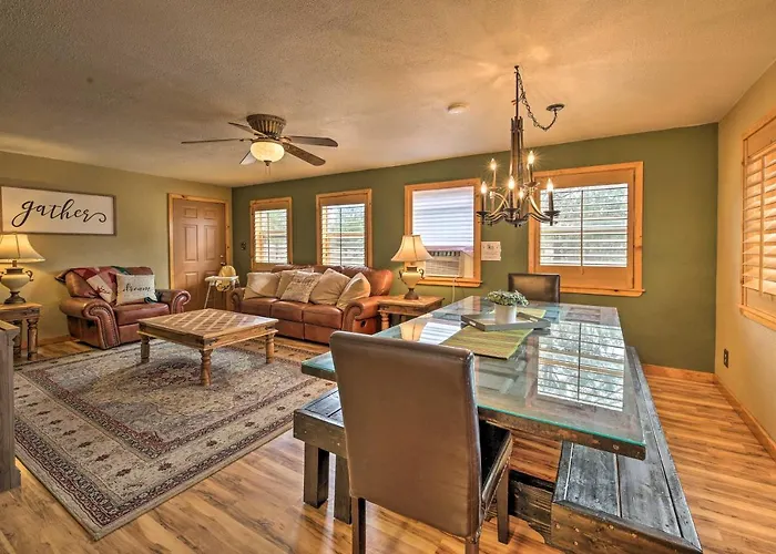 Holiday home Cozy Escape With Yard Hike, Sightsee And Explore!