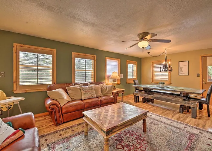 Cozy Escape With Yard Hike, Sightsee And Explore! *