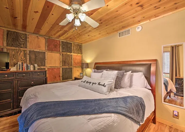 Cozy Escape With Yard Hike, Sightsee And Explore! Holiday home *