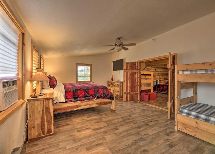 Holiday home Cozy Escape With Yard Hike, Sightsee And Explore! *