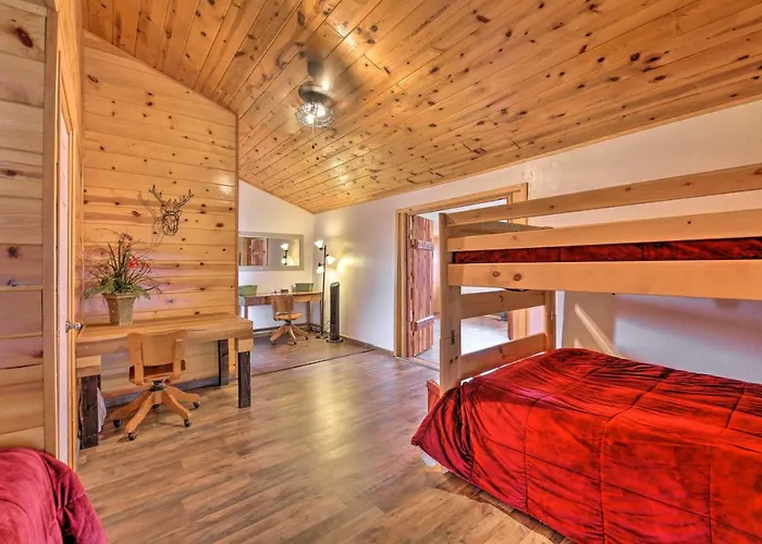 Cozy Escape With Yard Hike, Sightsee And Explore!