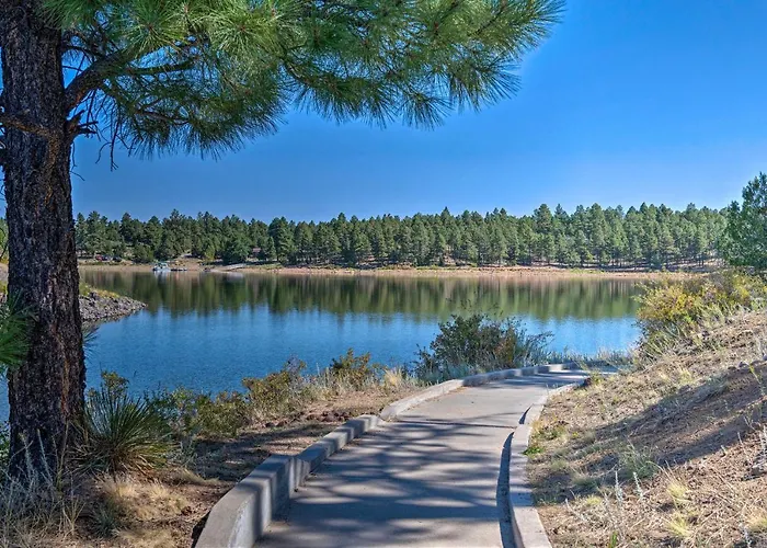 Holiday home Cozy Escape With Yard Hike, Sightsee And Explore! *