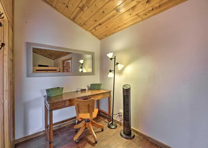Cozy Escape With Yard Hike, Sightsee And Explore! *