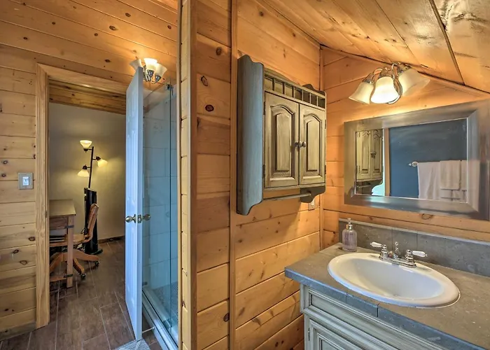 Cozy Escape With Yard Hike, Sightsee And Explore!