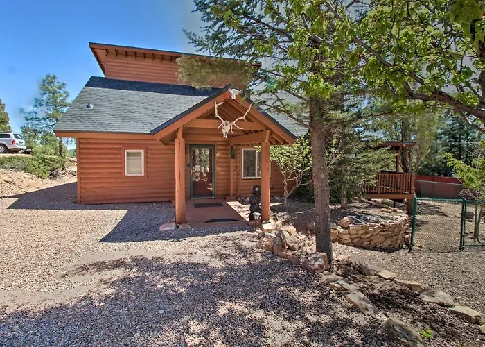 Cozy Escape With Yard Hike, Sightsee And Explore! Holiday home