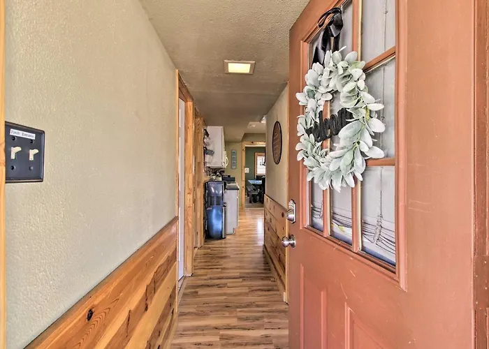 Cozy Escape With Yard Hike, Sightsee And Explore! *