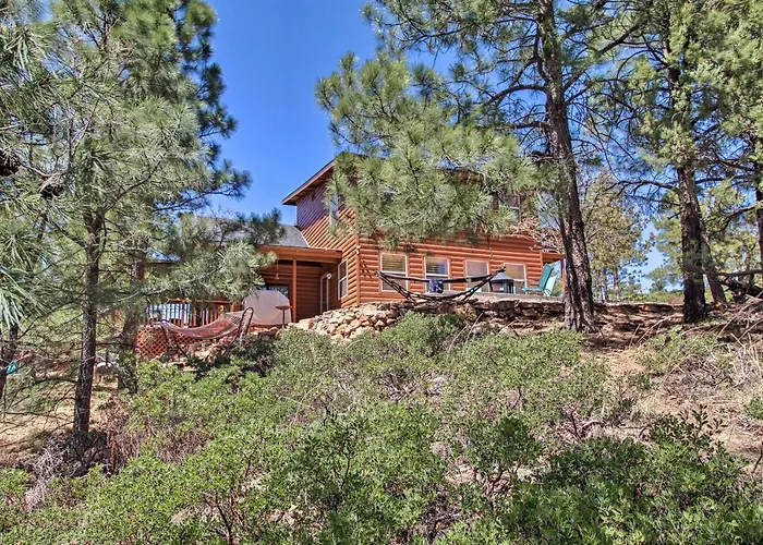 Cozy Escape With Yard Hike, Sightsee And Explore!
