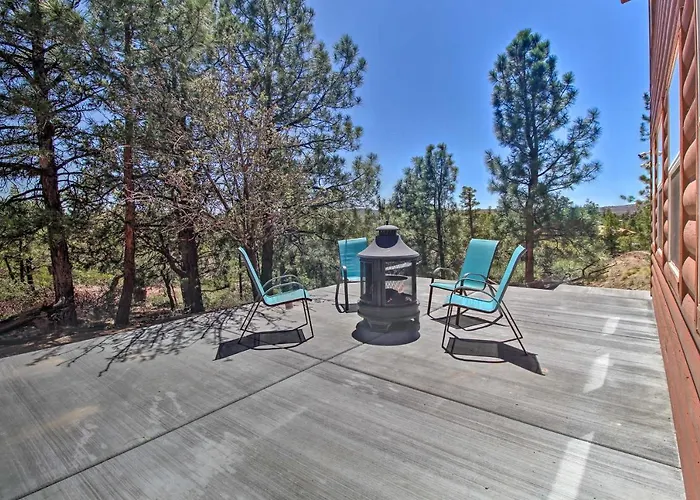Holiday home Cozy Escape With Yard Hike, Sightsee And Explore!