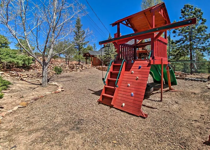 Cozy Escape With Yard Hike, Sightsee And Explore!