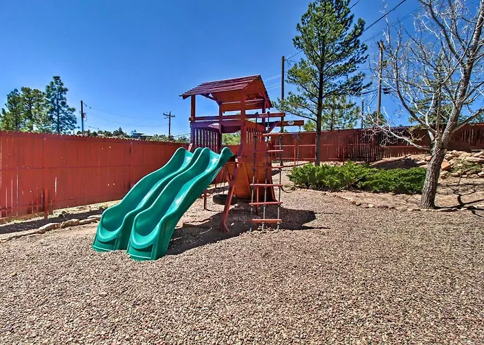 Holiday home Cozy Escape With Yard Hike, Sightsee And Explore! *